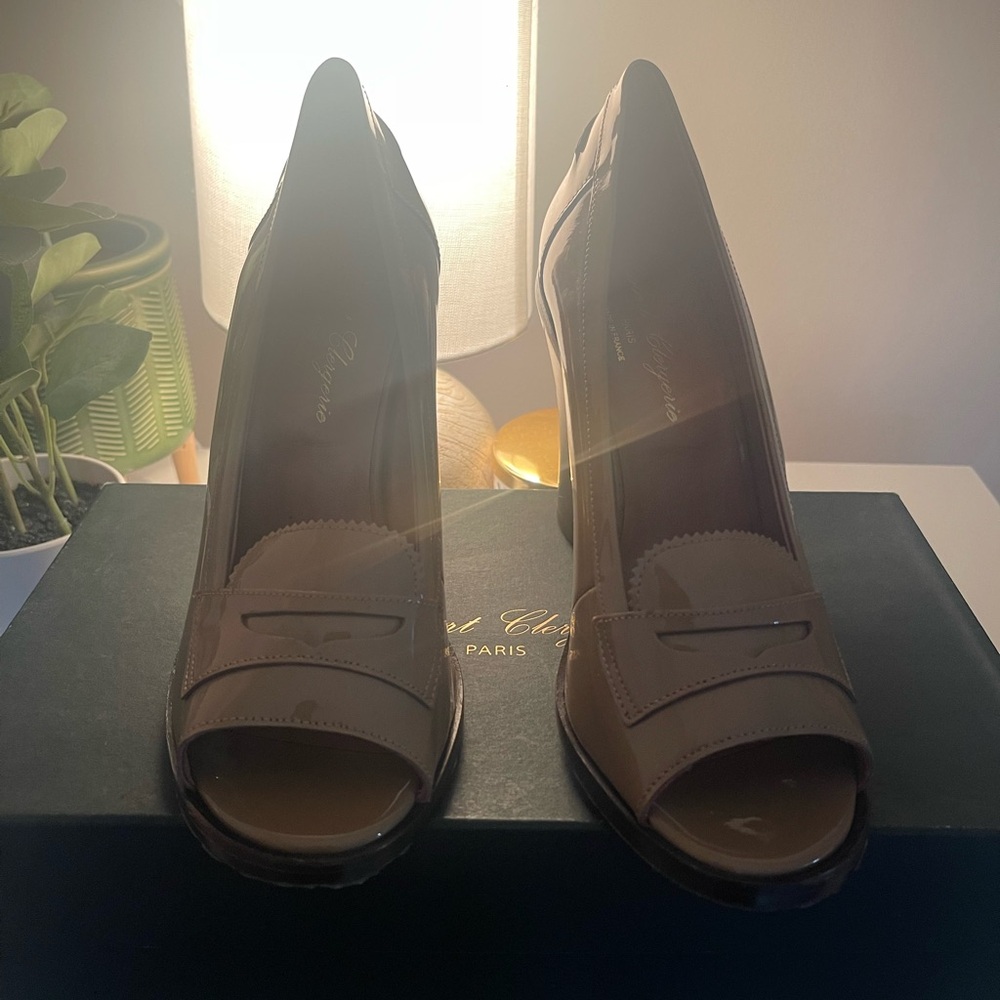 Brand new never worn pumps
